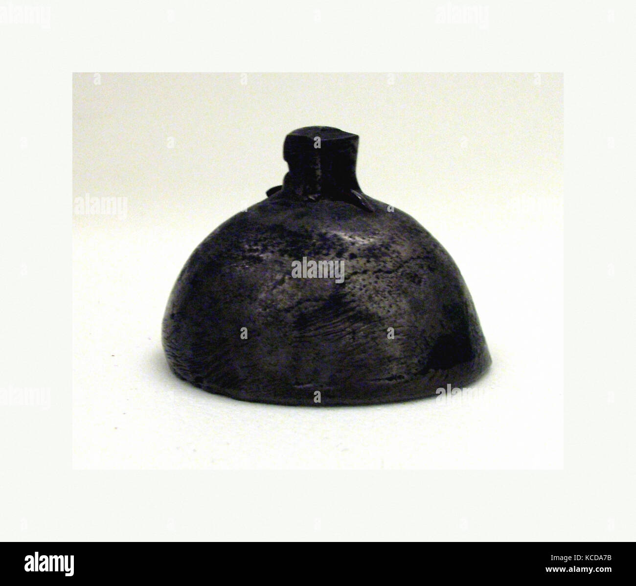 Bell, 100 BC - 200 AD?, Basel, Schweiz ?, Europäische?, Bronze, H. 30mm, Durchm. 44 mm, Gew. 67 g, Idiophone-Struck - bell - 1880 Stockfoto