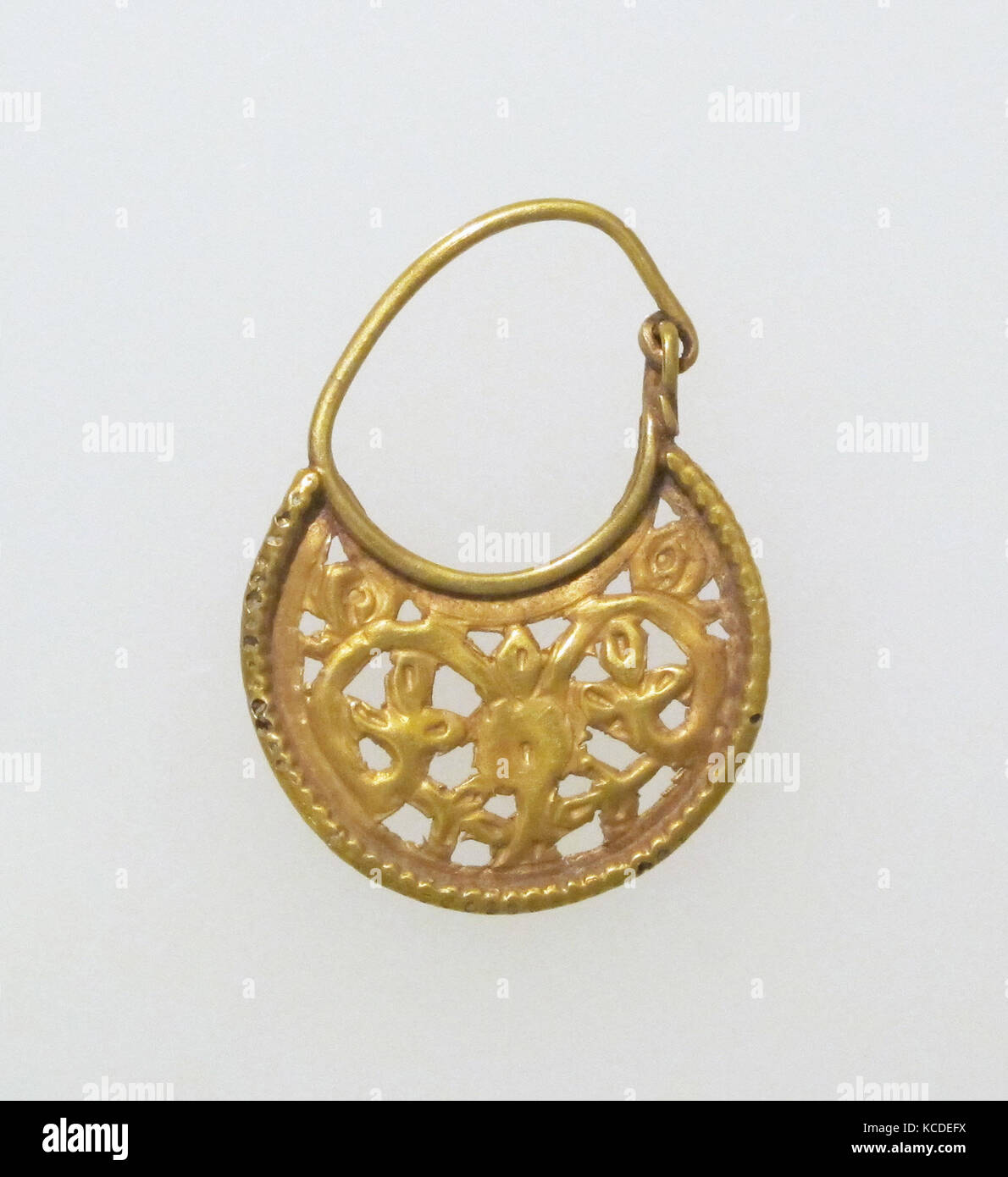 Gold lunate Ohrring mit Rollen, 6. - 7. Jahrhunderts A.D Stockfoto