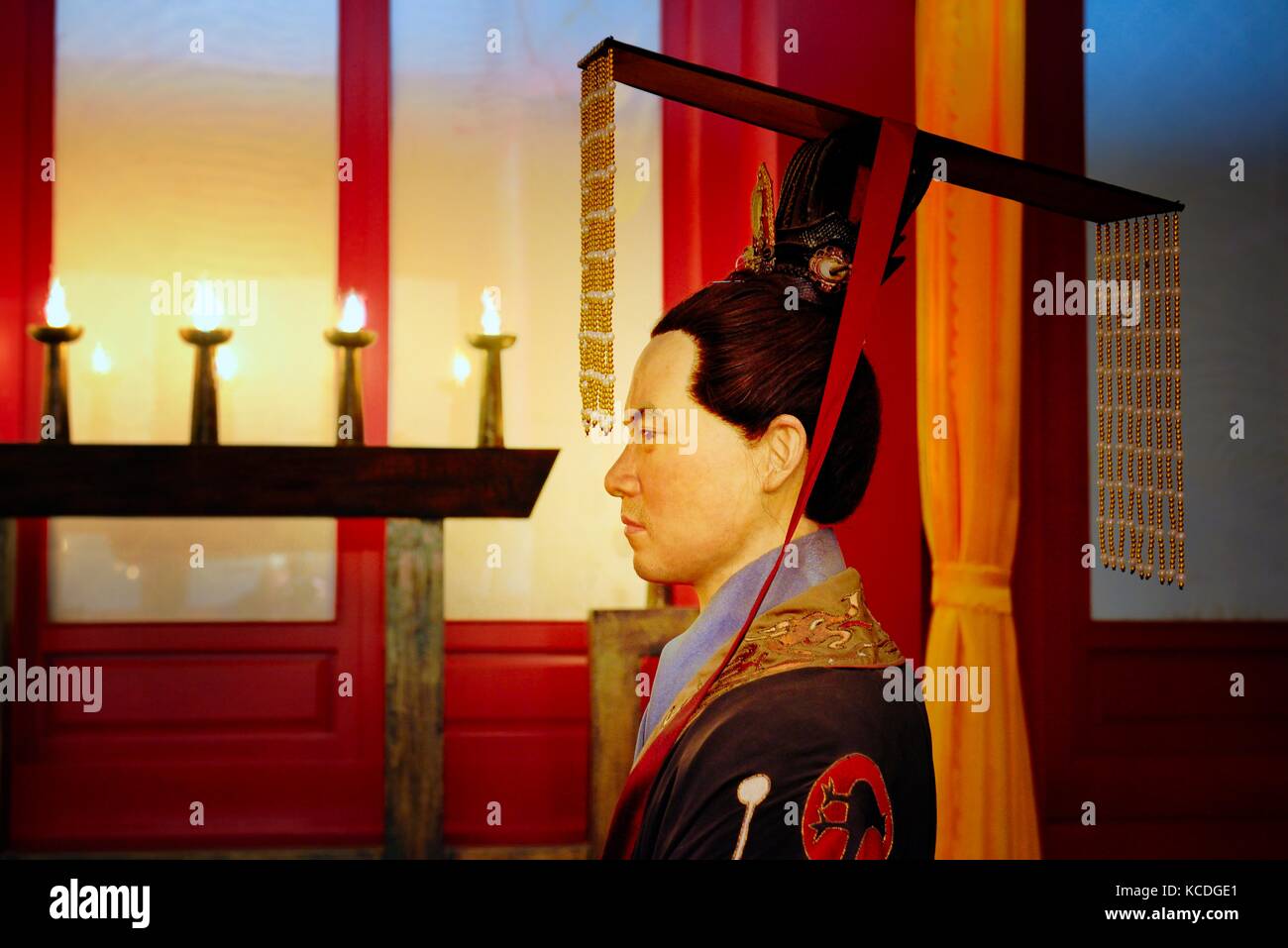 Wachsfiguren des Kaisers der westlichen Han-Dynastie auf der Reading Platform im Dongzi Culture Park, Dezhou, China, gewidmet dem konfuzianischen Philosophen Dong Zhongshu Stockfoto