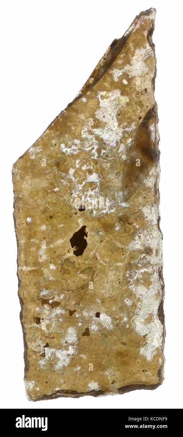 Fragment, 13. Jahrhundert, Crusader, Glasmalerei, 3 3/4 x 1 7/16 x 3/16 in. (9,5 × 3,6 × 0,5 cm), Glass-Stained Stockfoto