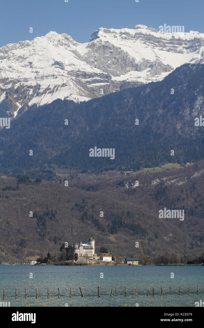 Berg und See von Annecy Stockfoto