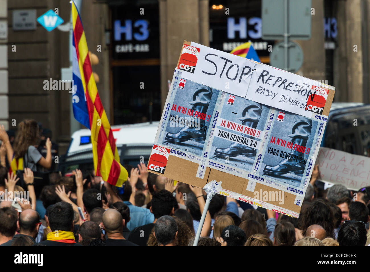 Spanien, Barcelona, 03. Oktober - 2017 Pacific Protest gegen die Strafverfolgung von Gewalt während des Referendums der Unabhängigkeit Kataloniens. Stockfoto