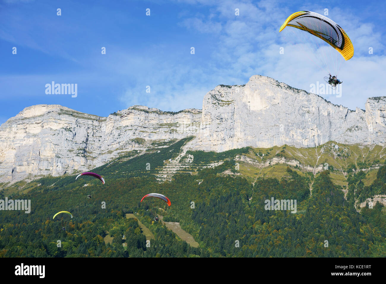 Vier Sanitäter fliegen beim Coupe Icare Event 2017. Saint-Hilaire du Touvet, Isère, Auvergne-Rhône-Alpes, Frankreich. Stockfoto