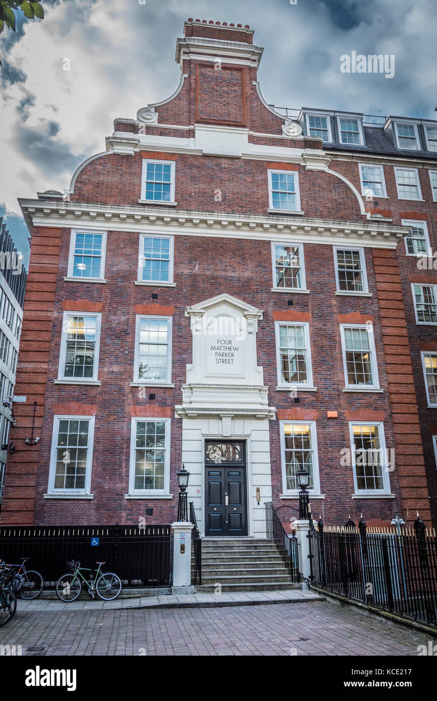 Eingang zum Hauptquartier der Konservativen Kampagne in der Matthew Parker Street, Westminster, London, SW1H, Großbritannien Stockfoto
