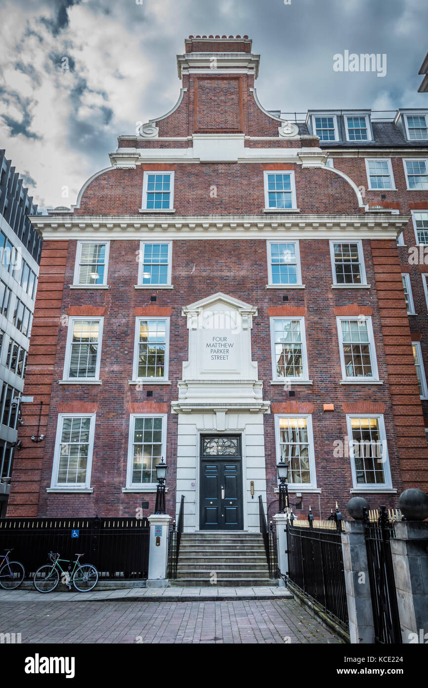 Außenansicht des Hauptquartiers der konservativen Kampagne in der Matthew Parker Street, Westminster, London, SW1H, England, VEREINIGTES KÖNIGREICH Stockfoto