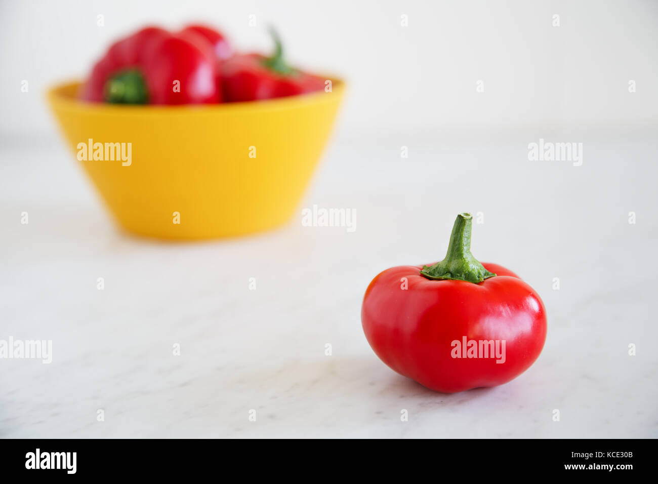 Mini ungarischen Garten Pfeffer var. direkt am Roten Stockfoto