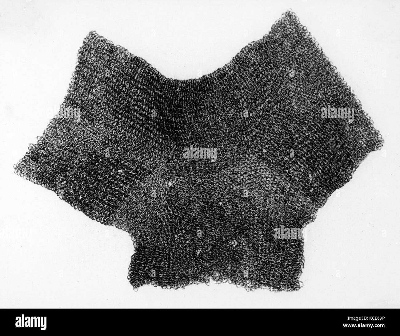 Achselhöhle Verteidigung, 16. Jahrhundert, Deutsch, Stahl, H. 8 1/16-in. (20,5 cm); W. 11 5/8 in. (29,5 cm); Durchm. (Außen) von Körper links 1/4 Stockfoto