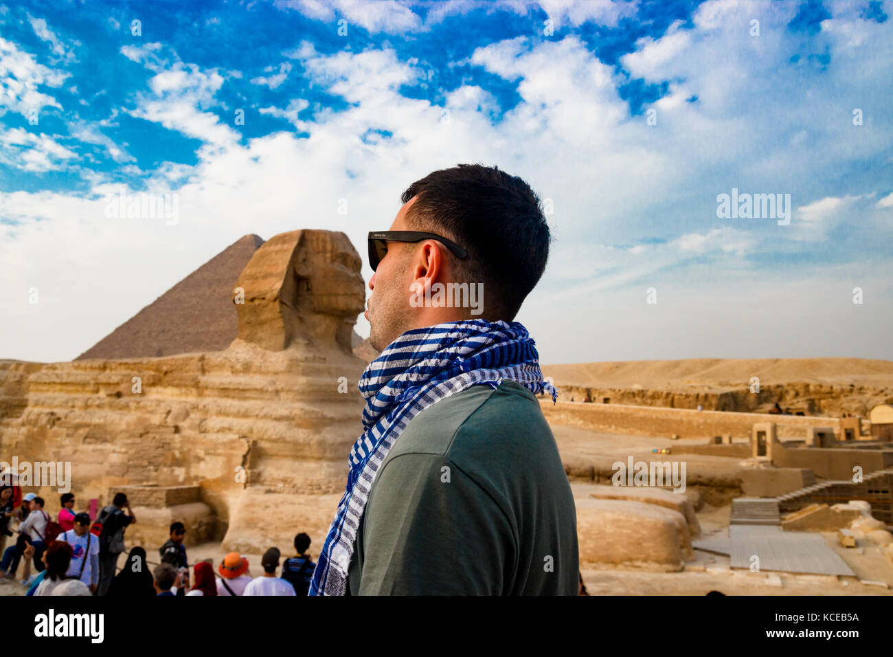 Mit Blick auf die Sphinx in Gizeh. Kairo, Ägypten Stockfoto