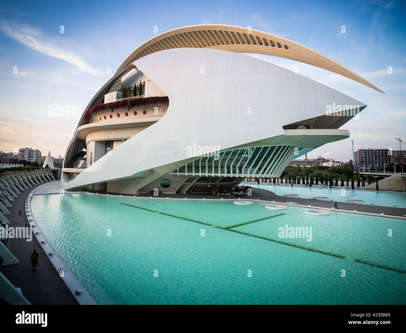 Valencia Opernhaus - Palau de les Arts Reina Sofia - in die Stadt der Künste und Wissenschaften in Valencia, Spanien. 2006 Architekten Santiago Calatrava. Stockfoto