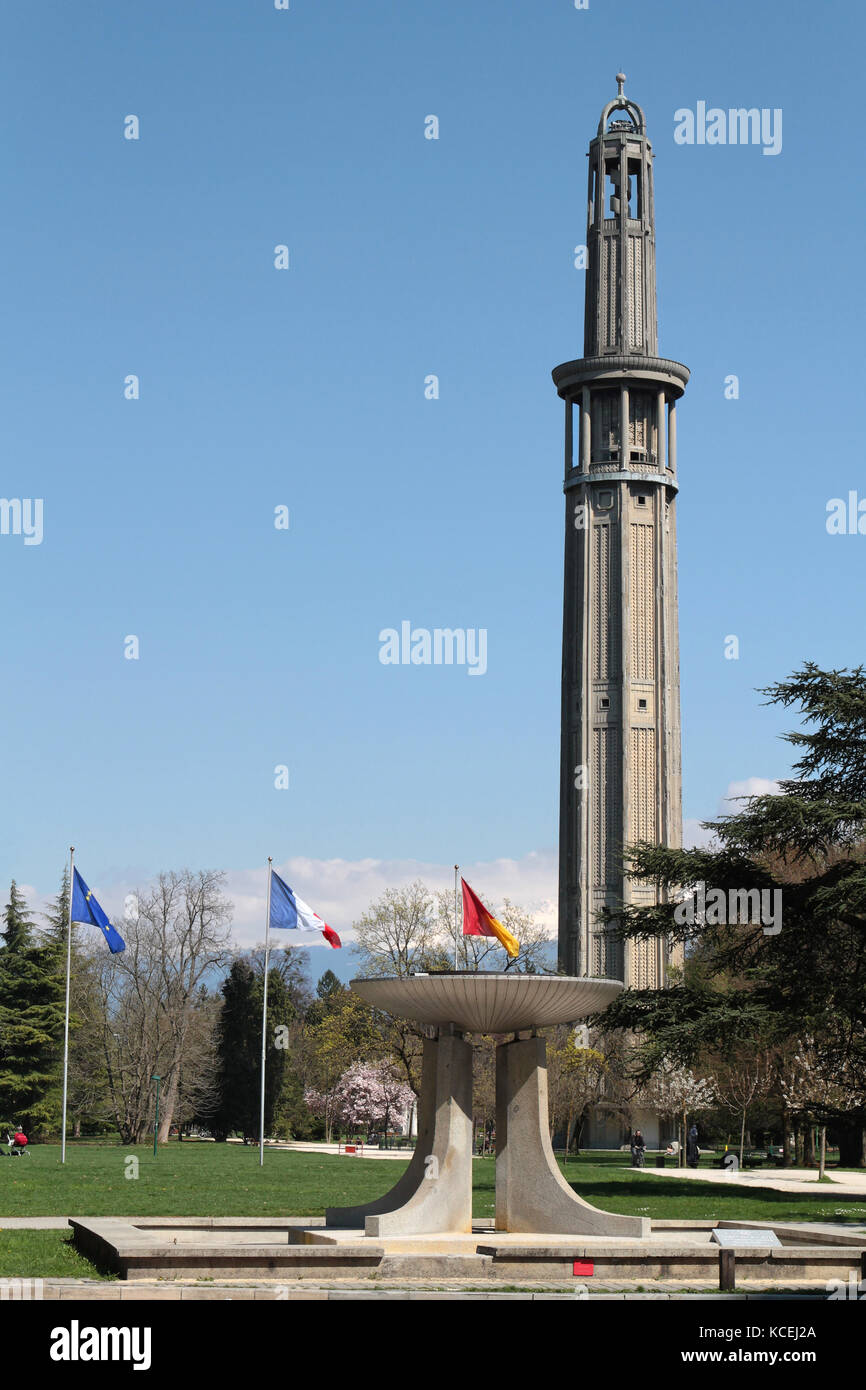 GRENOBLE, FRANKREICH, 7. April 2015 : der Perret-Turm im Paul Mistral-Park. Es ist der erste Turm aus Stahlbeton in Europa, und es war dec Stockfoto