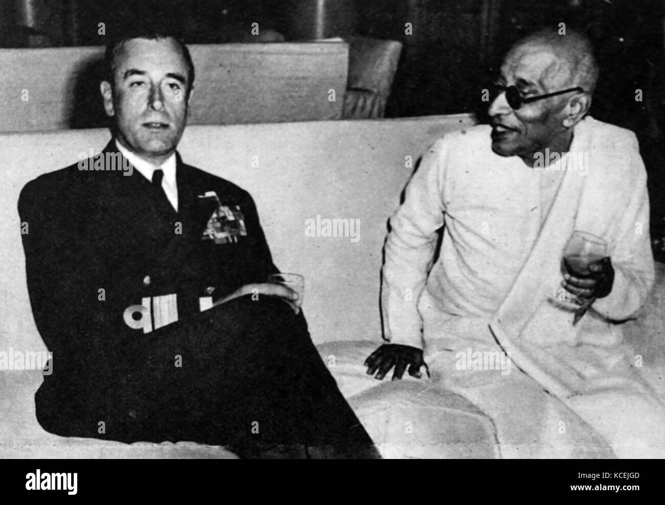 Herr Rajagopalachari tritt die Nachfolge von Lord Mountbatten, der Generalgouverneur von Indien 1948. Chakravarti Rajagopalachari (1878-1972), inoffiziell genannt Rajaji oder C.R., war ein Indischer Rechtsanwalt, Unabhängigkeit Aktivist, Politiker, Stockfoto