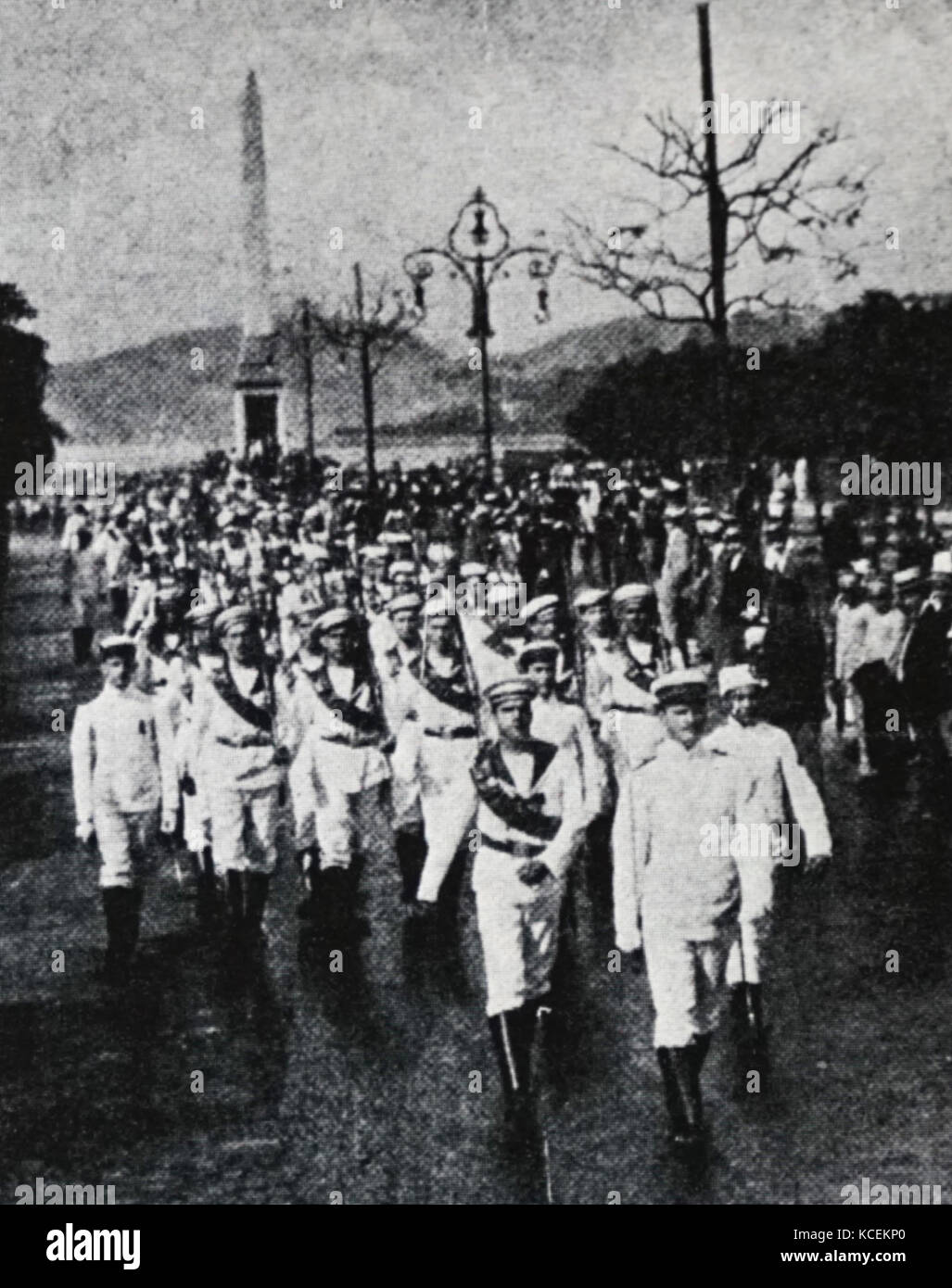 Foto der brasilianischen Marine behält sich auf Parade in Frankreich während des Ersten Weltkrieges. Vom 20. Jahrhundert Stockfoto
