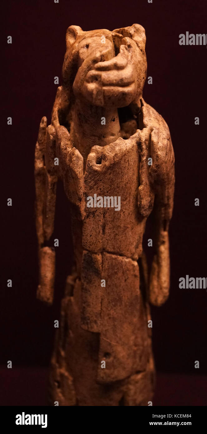 Geschnitzten Mammutelfenbein in der Form eines Löwen - mann abbildung aus Deutschland. Vom 50. Jahrhundert v. Chr. Stockfoto