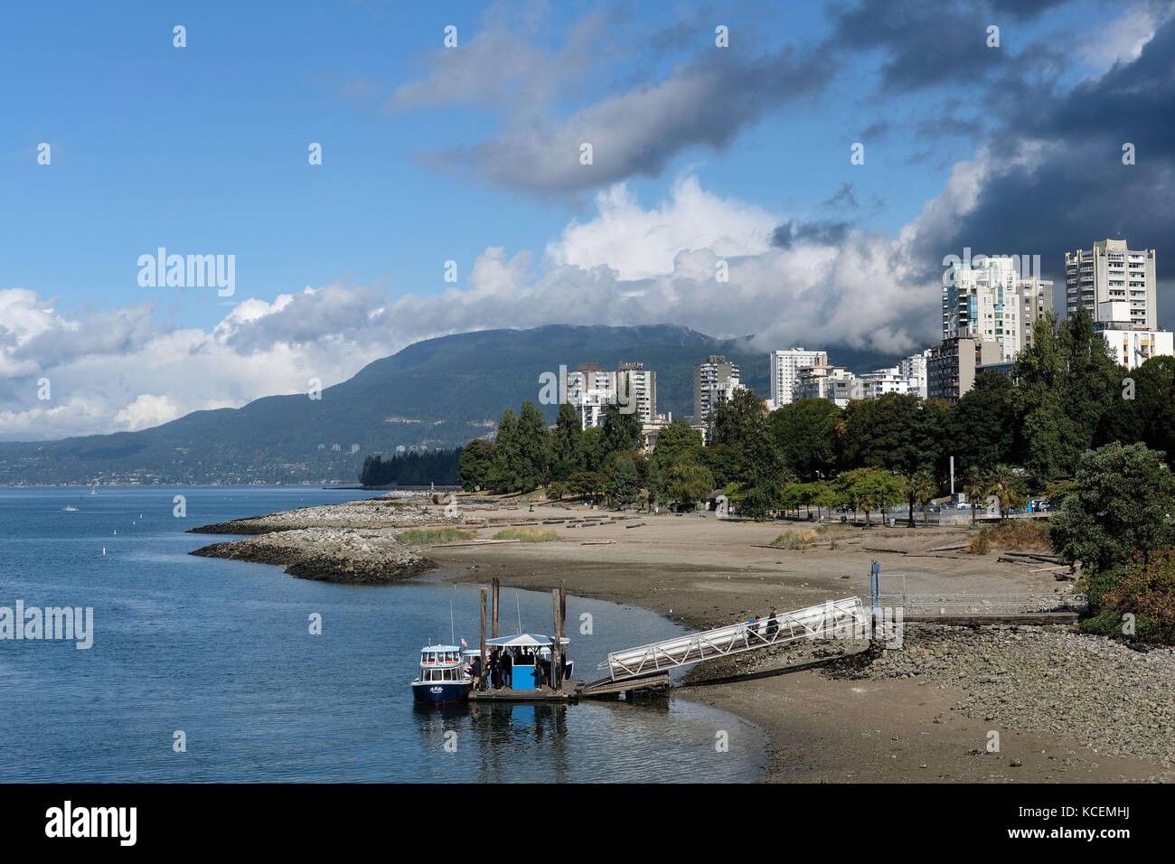 Englische Strand mit Blick auf die English Bay in Vancouver, British Columbia, Kanada sieht Stockfoto