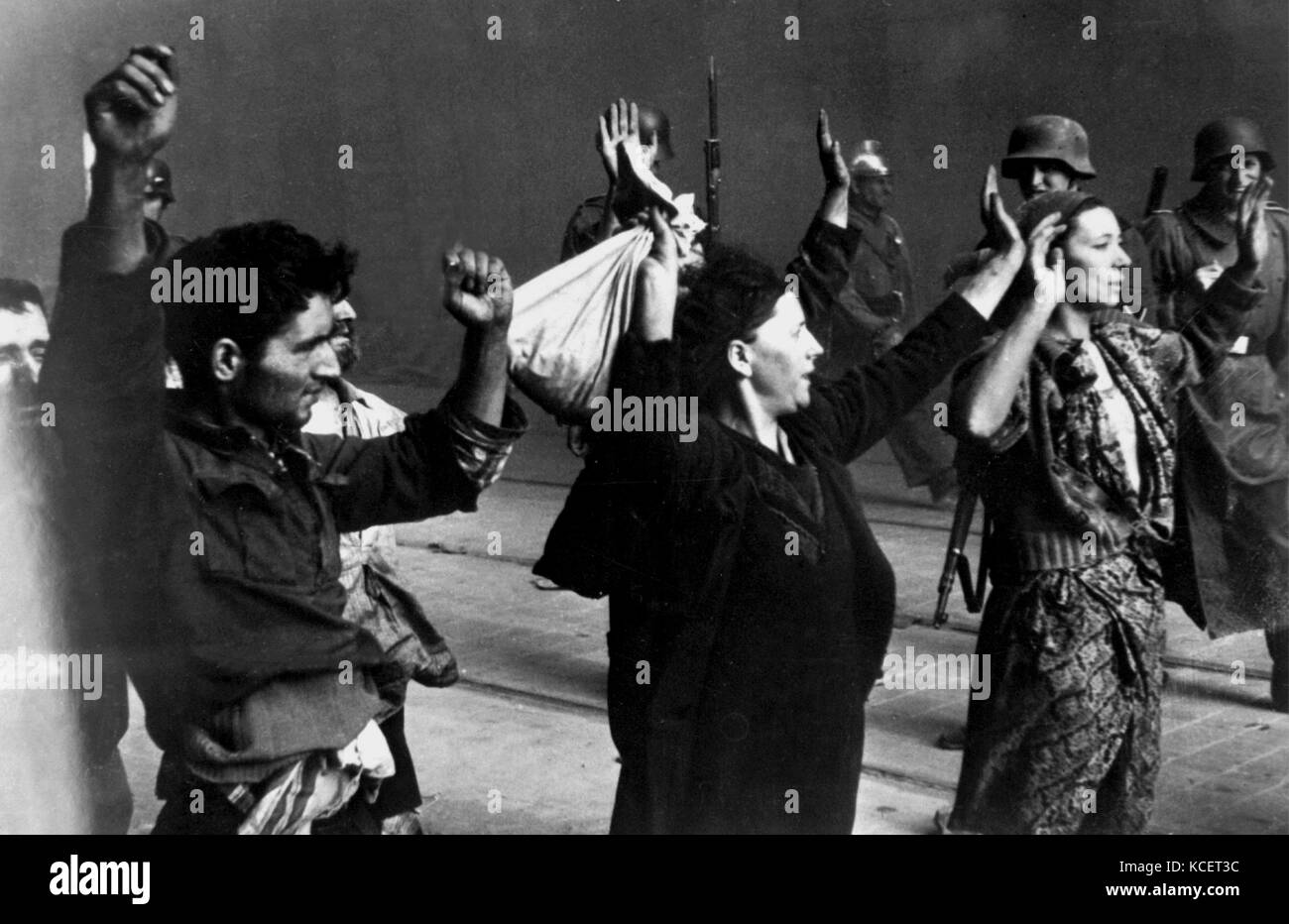 Weltkrieg zwei: Wie das Warschauer Ghetto war zerstört, die nach dem Warschauer Aufstand von 1943 gefangenen Juden getroffen, abgeschoben werden. Stockfoto