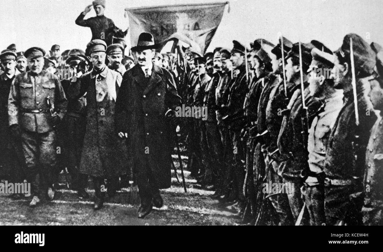 Leo Trotzki (1879 - 21. August 1940) marxistischer Revolutionär und Theoretiker, sowjetischer Politiker, und der Gründung Führer der Roten Armee. Hier als Leiter der Roten Armee gesehen nach der Russischen Revolution 1918 Stockfoto