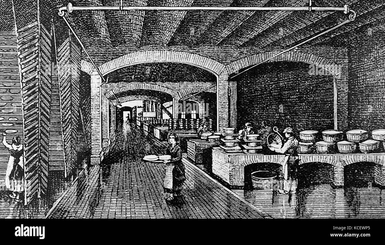 Kupferstich mit der Darstellung der Herstellung von Brie im Maison-du-Val Molkerei in Frankreich. Der Prozess beinhaltet das Ausfüllen von Formularen mit Quark, die dann auf Strohmatten auf Regalen, wo Sie im Laufe der zwei Tage gedreht sind und gesalzen platziert sind. Vom 19. Jahrhundert Stockfoto
