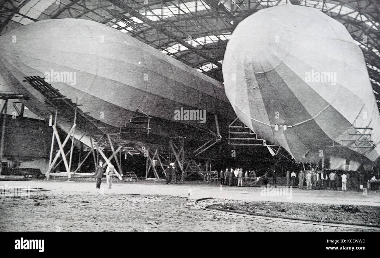 Foto: Zeppelin Luftschiffe in einem Kleiderbügel, nach dem Deutschen Ferdinand Graf von Zeppelin (1838-1917) ein deutscher General und späteren Flugzeughersteller benannt. Vom 20. Jahrhundert Stockfoto