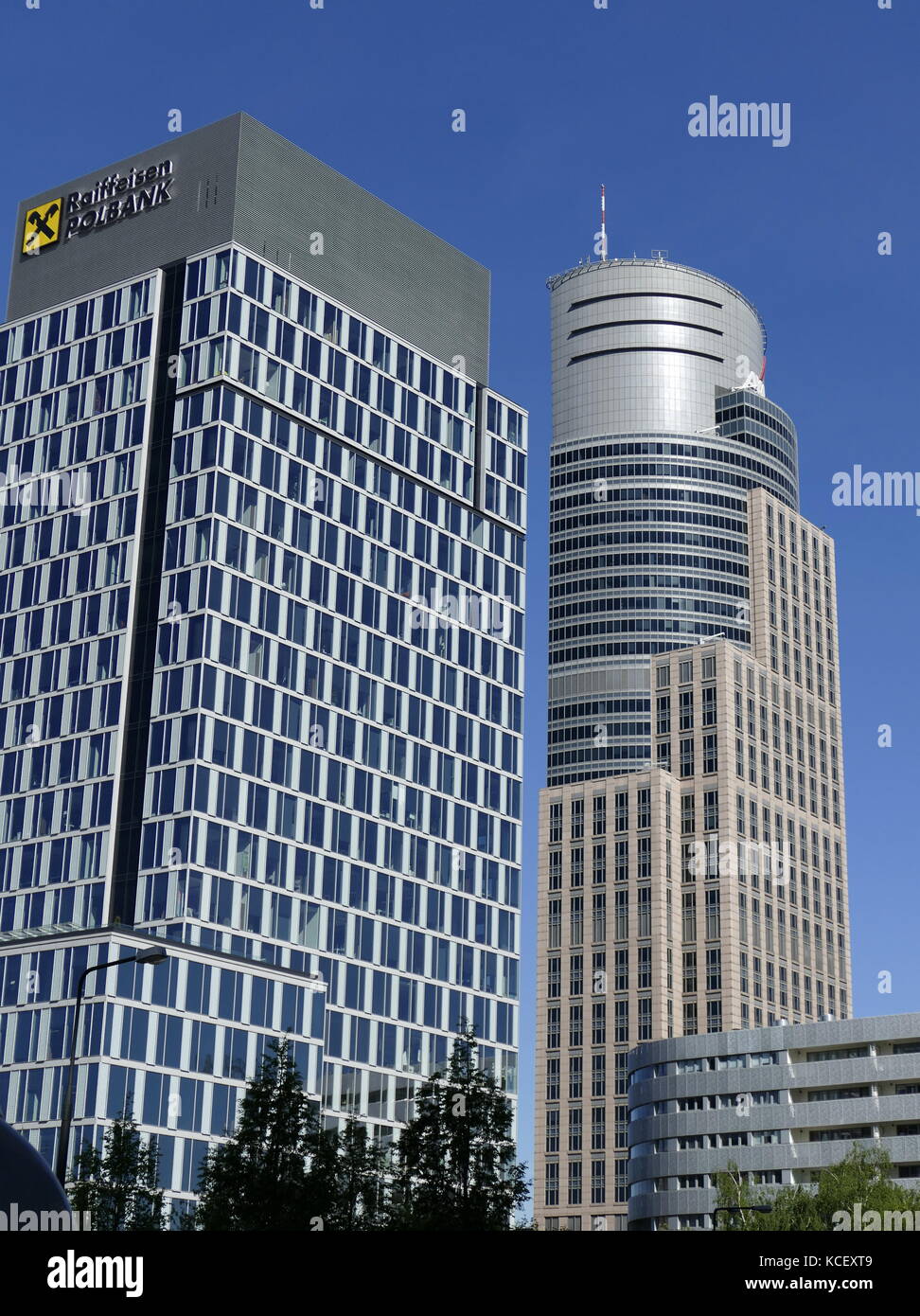 Foto der Warsaw Trade Tower (WTT) einen Wolkenkratzer in Warschau. Es wurde 1999 fertiggestellt. Moderne Wolkenkratzer in Warschau Polen mark Übergang des Landes in einem freien Markt, post-kommunistischen wirtschaftlichen Macht. Vom 21. Jahrhundert Stockfoto