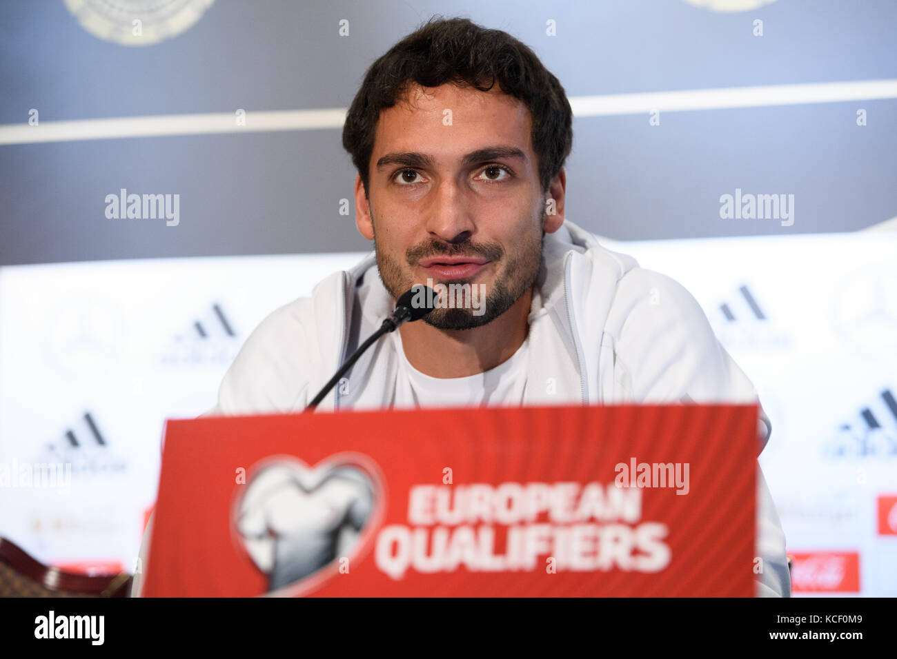 Mats Hummels (Deutschland). GES/ Fussball/ WM Qualifikation: Pressekonferenz des DFB in Belfast, 04.10.2017 Fußball / Fußball: WM Qualifikation: Pressekonferenz der deutschen Nationalmannschaft, Belfast, 4. Oktober 2017 |Nutzung weltweit Stockfoto