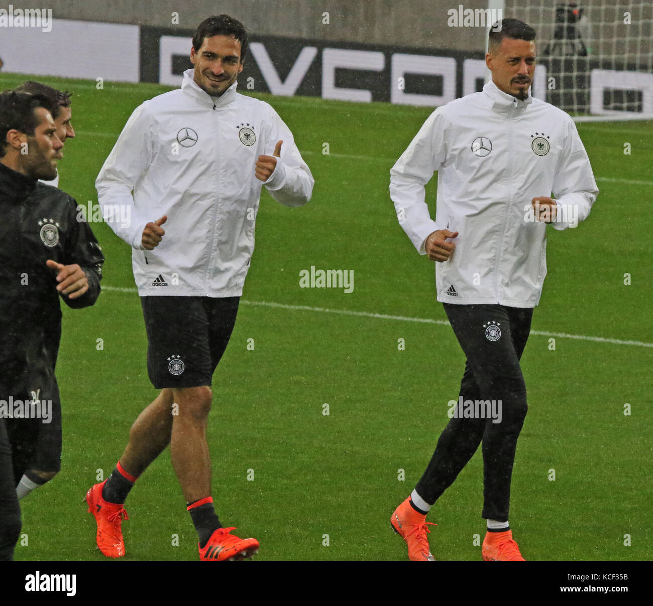 Belfast, UK. 4. Okt 2017. Nationale Fußball-Stadion im Windsor Park von Belfast Nordirland, Irland. 04 Okt, 2017. Deutschland Zug vor der morgigen Nacht WM-Qualifikationsspiel gegen Nordirland Belfast. Quelle: David Hunter/Alamy leben Nachrichten Stockfoto