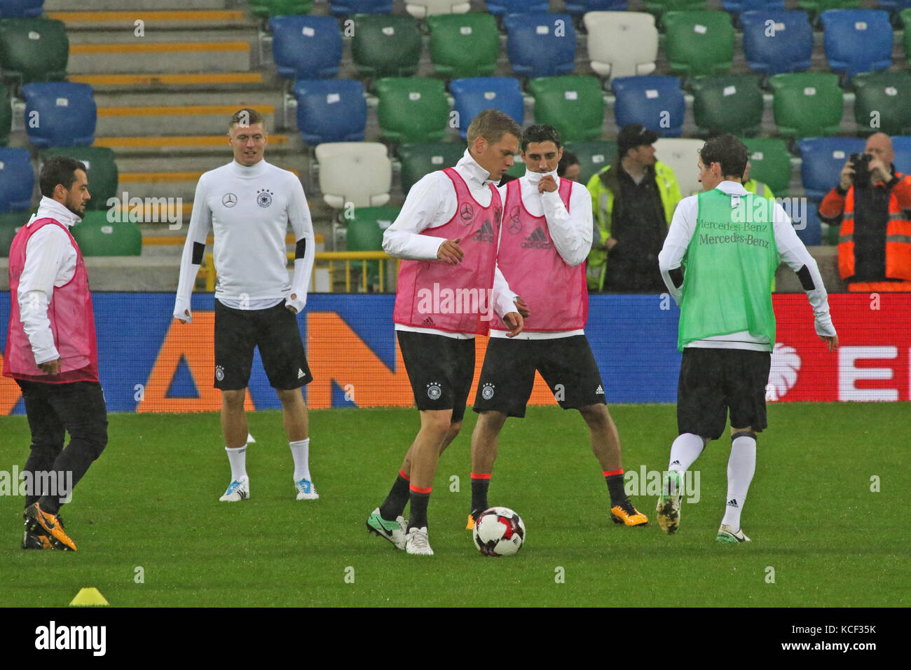 Belfast, UK. 4. Okt 2017. Nationale Fußball-Stadion im Windsor Park von Belfast Nordirland, Irland. 04 Okt, 2017. Deutschland Zug vor der morgigen Nacht WM-Qualifikationsspiel gegen Nordirland Belfast. Quelle: David Hunter/Alamy leben Nachrichten Stockfoto