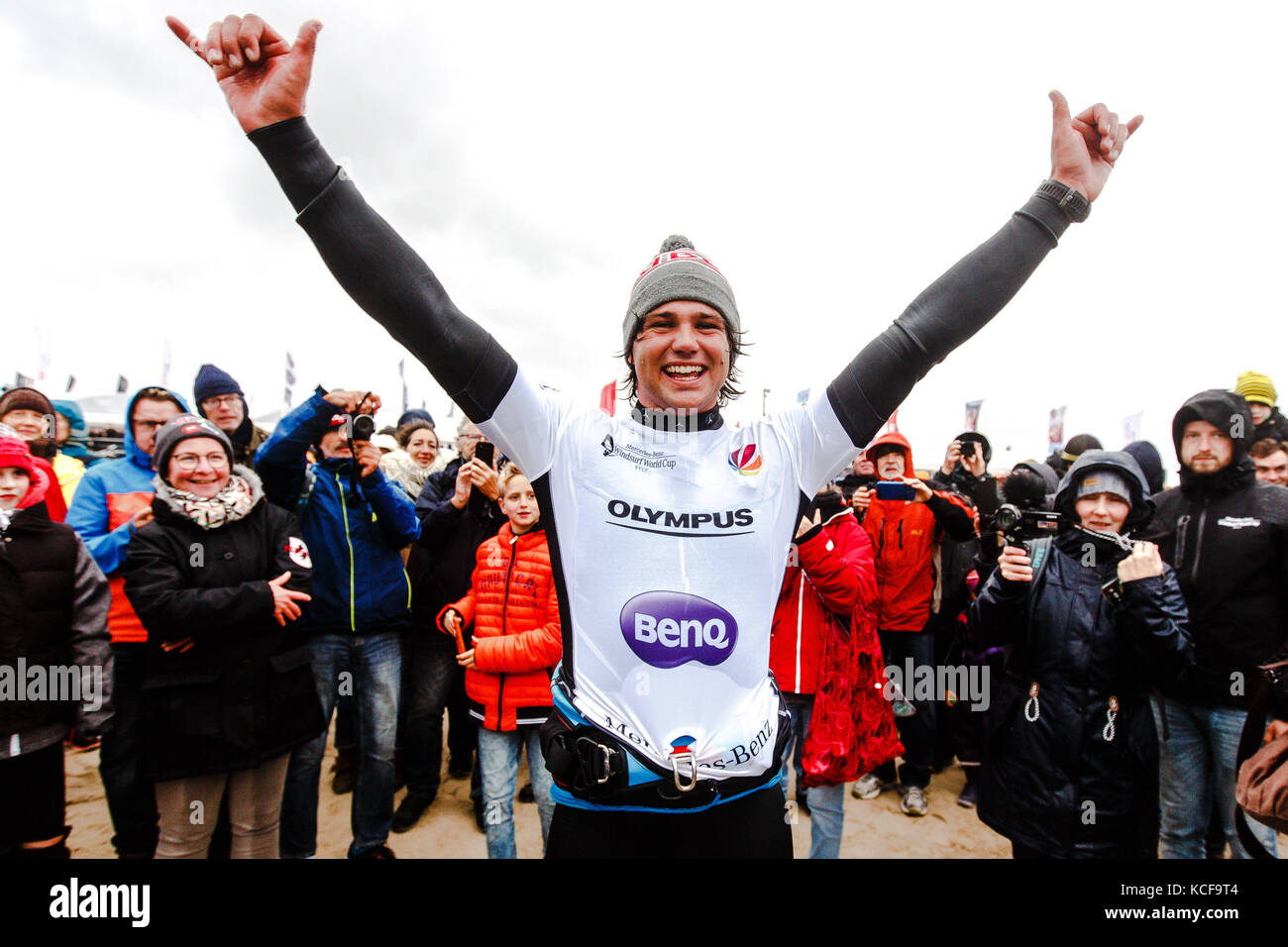 Westerland, GER, 4.. Oktober 2017: Der deutsche Windsurfer Philip Koester vollbracht ein wunderbares Comeback nach einer schweren Knieverletzung, um seinen PWA Wave World Titel - zum 4.-mal in seiner Karriere - während des Mercedes Benz Windsurf Worldcups auf Sylt zurückzuholen. Kredit: Frank Molter/Alamy Live Nachrichten Stockfoto