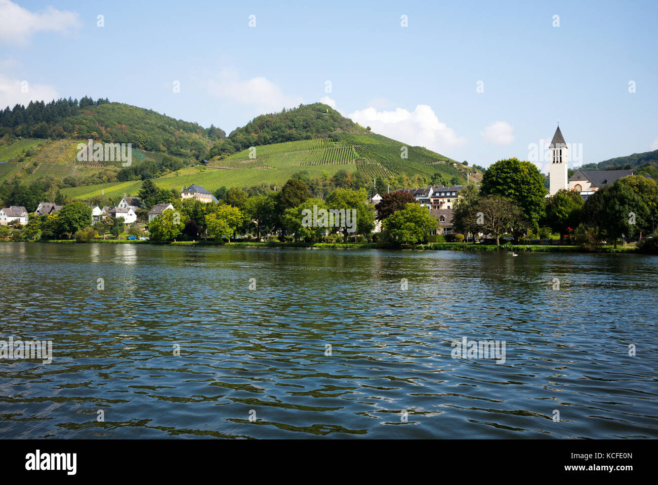 Ein Blick auf das Dorf von Bullay an der Mosel, Deutschland Stockfoto