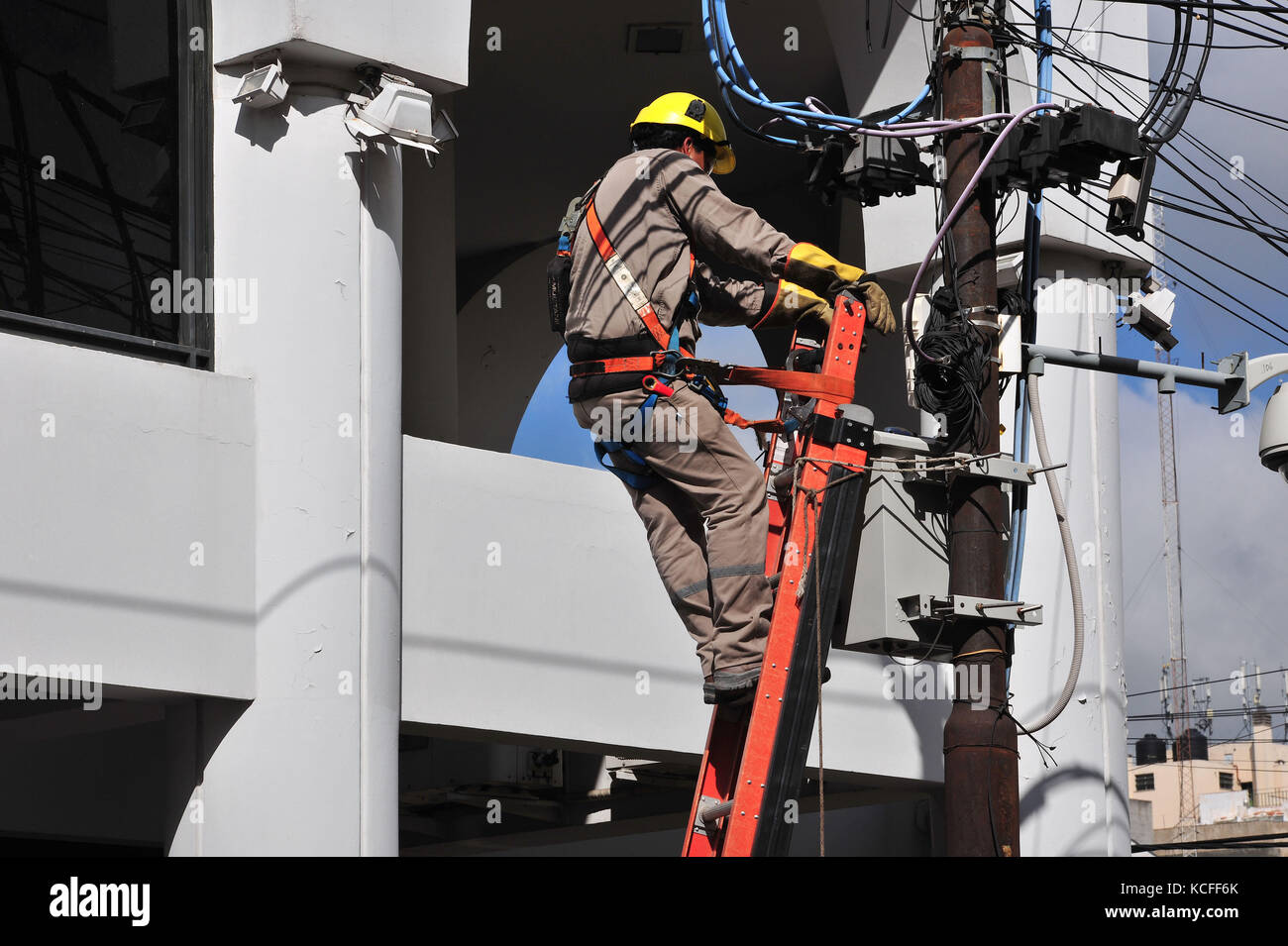 Person, Mann, Arbeiten, Post, Elektrizität, Energie, 2015 Stockfoto