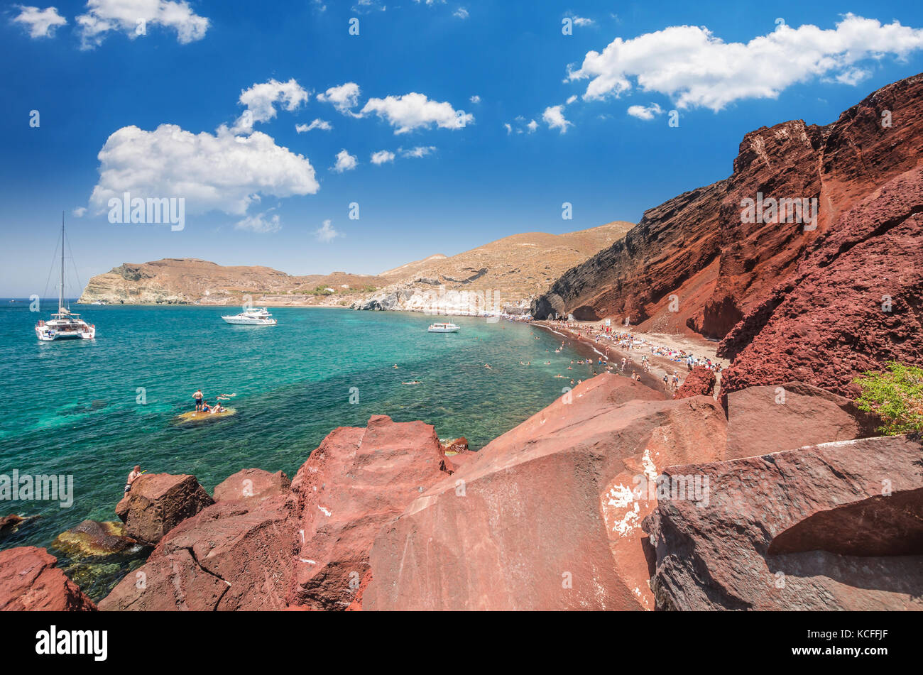 Red Beach Santorini, Kykladen, Griechenland. schönen Sommer Landschaft mit einem der berühmtesten Strände der Welt. Stockfoto