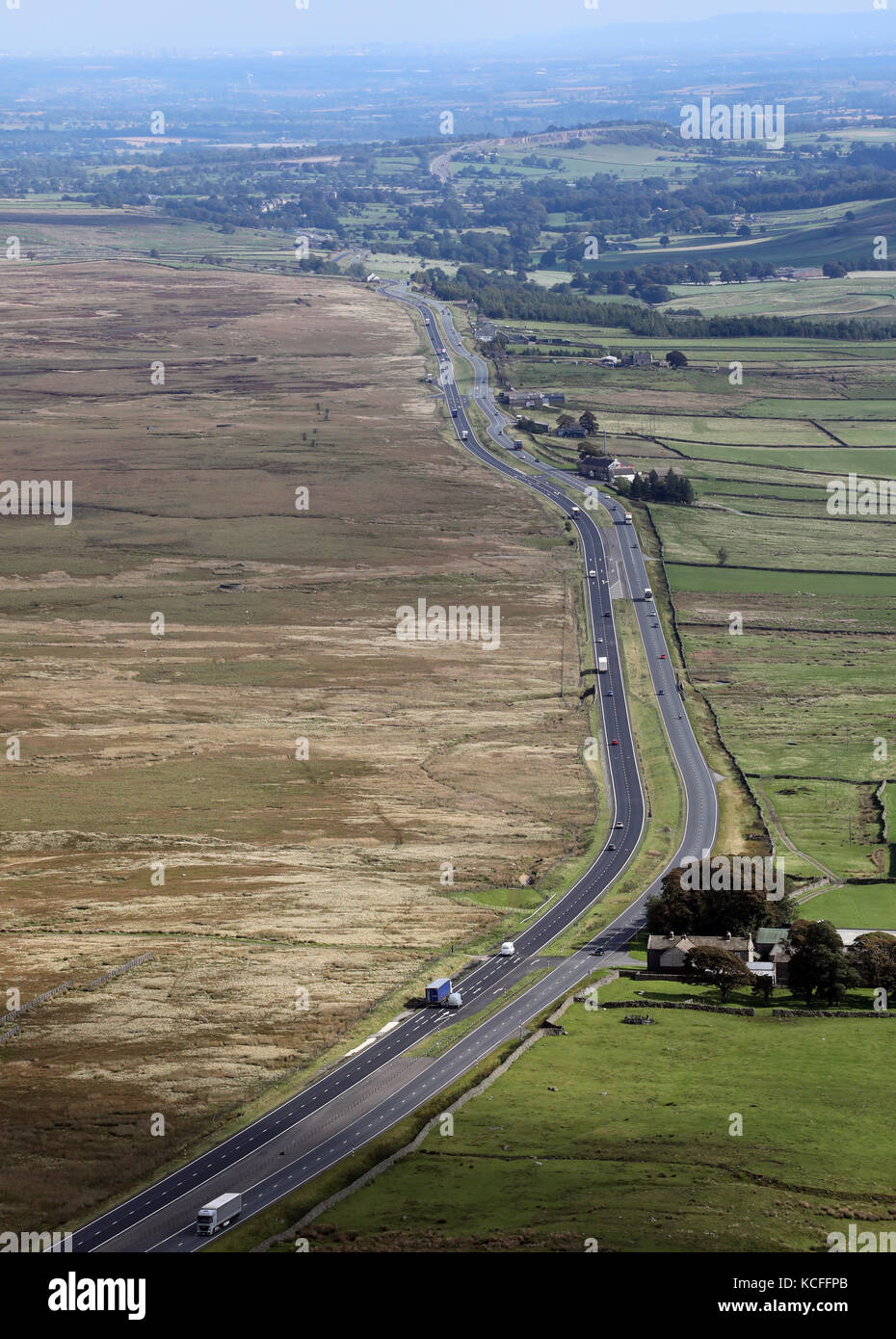 Luftaufnahme des 66 zweispurigen Hauptstraße es kreuzt die Pennines bei Stainmore, Großbritannien Stockfoto