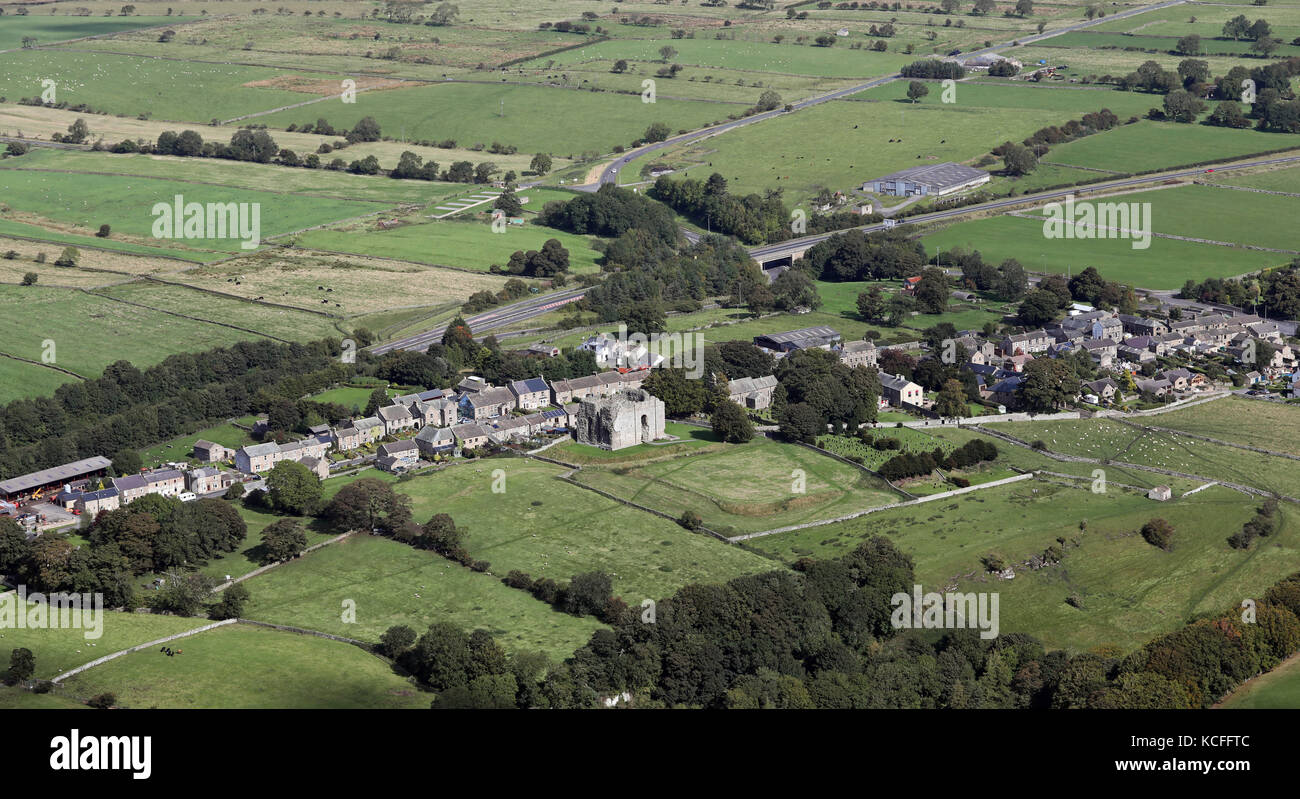 Luftaufnahme des Dorfes Bowes, in der Nähe von Barnard Castle, County Durham, UK Stockfoto