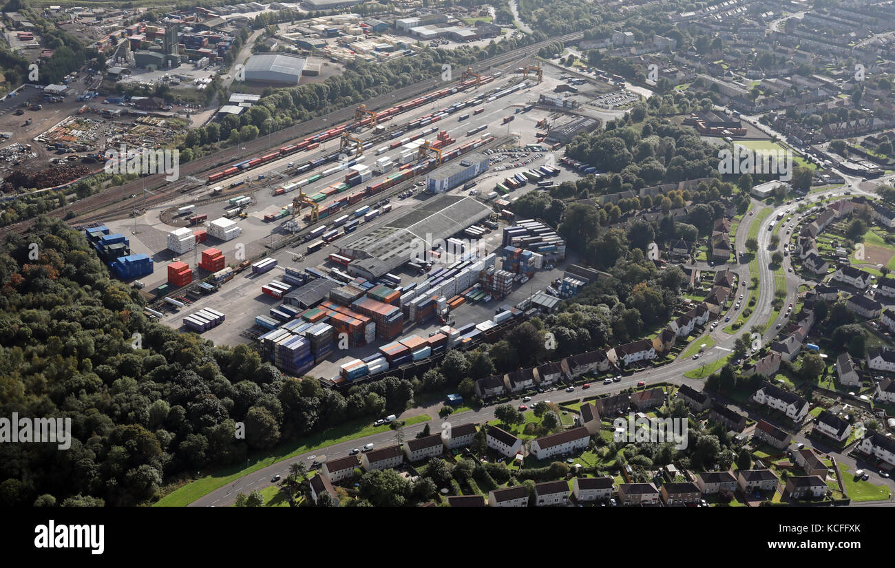 Luftaufnahme von Cargo Handling Unternehmen auf Gartsherrie Straße, Coatbridge Schottland, Großbritannien Stockfoto