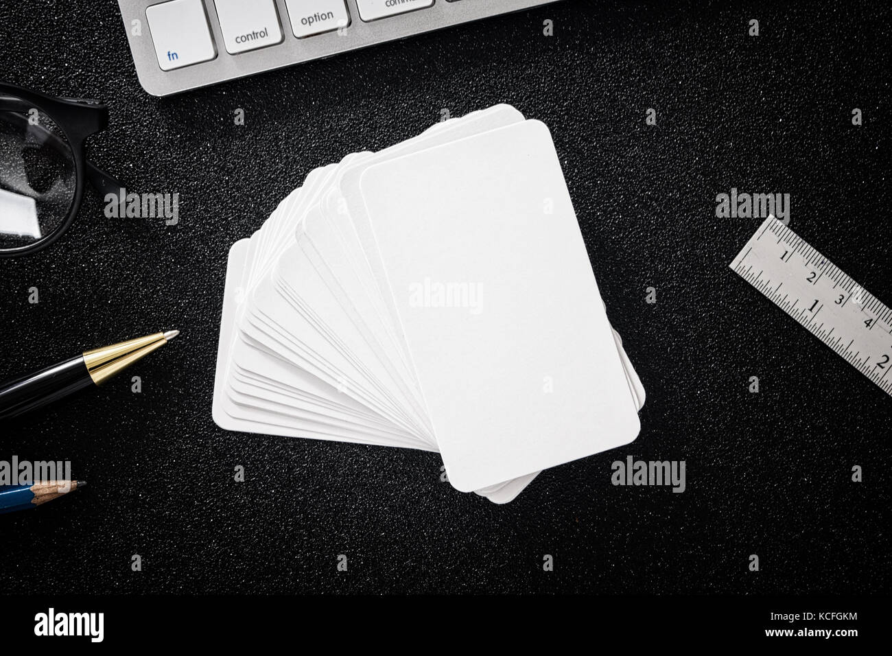 Blank business card Mock up auf Tisch für design Business Contact Stockfoto