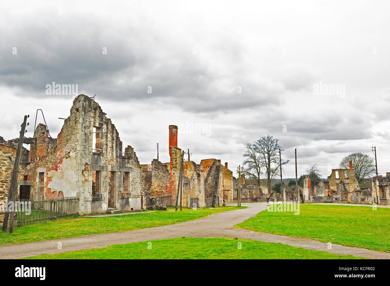 Gebäude Ruinen und leere Strassen, Oradour-sur-Glane, haute-vienne Abteilung, Limousin, Frankreich Stockfoto