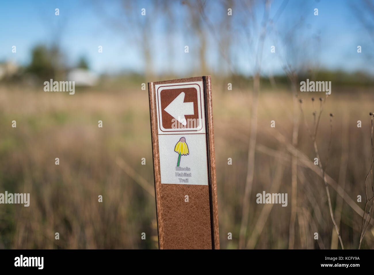 Illinois Lebensraum Wanderweg Wegweiser in Forest Preserve Stockfoto