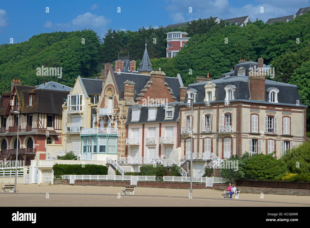 Modische beachfront Häuser Trouville Normandie Frankreich Stockfoto