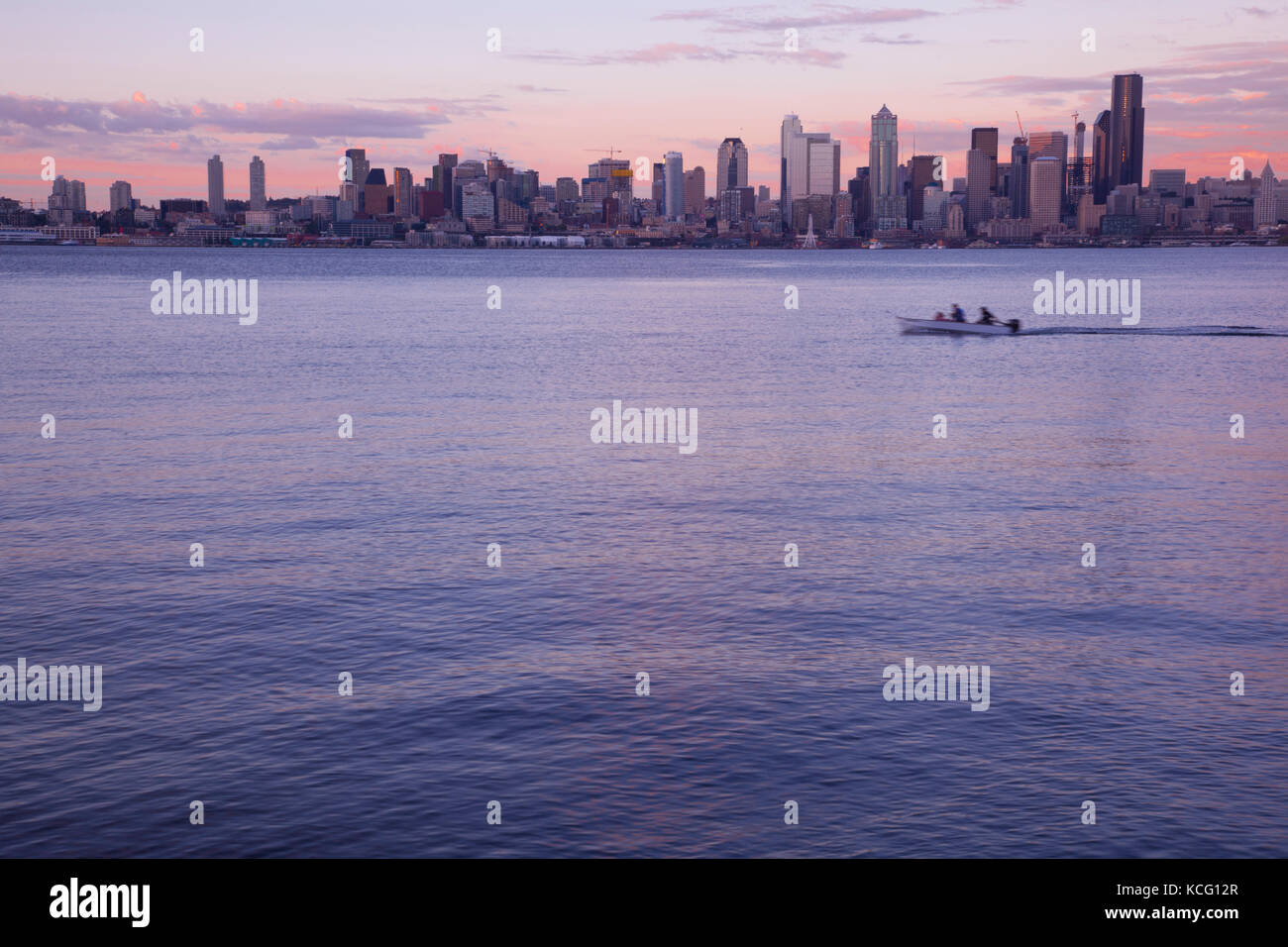 Seattle Washington Skyline bei Nacht von St Anne's Hill mit Space Needle. Stockfoto