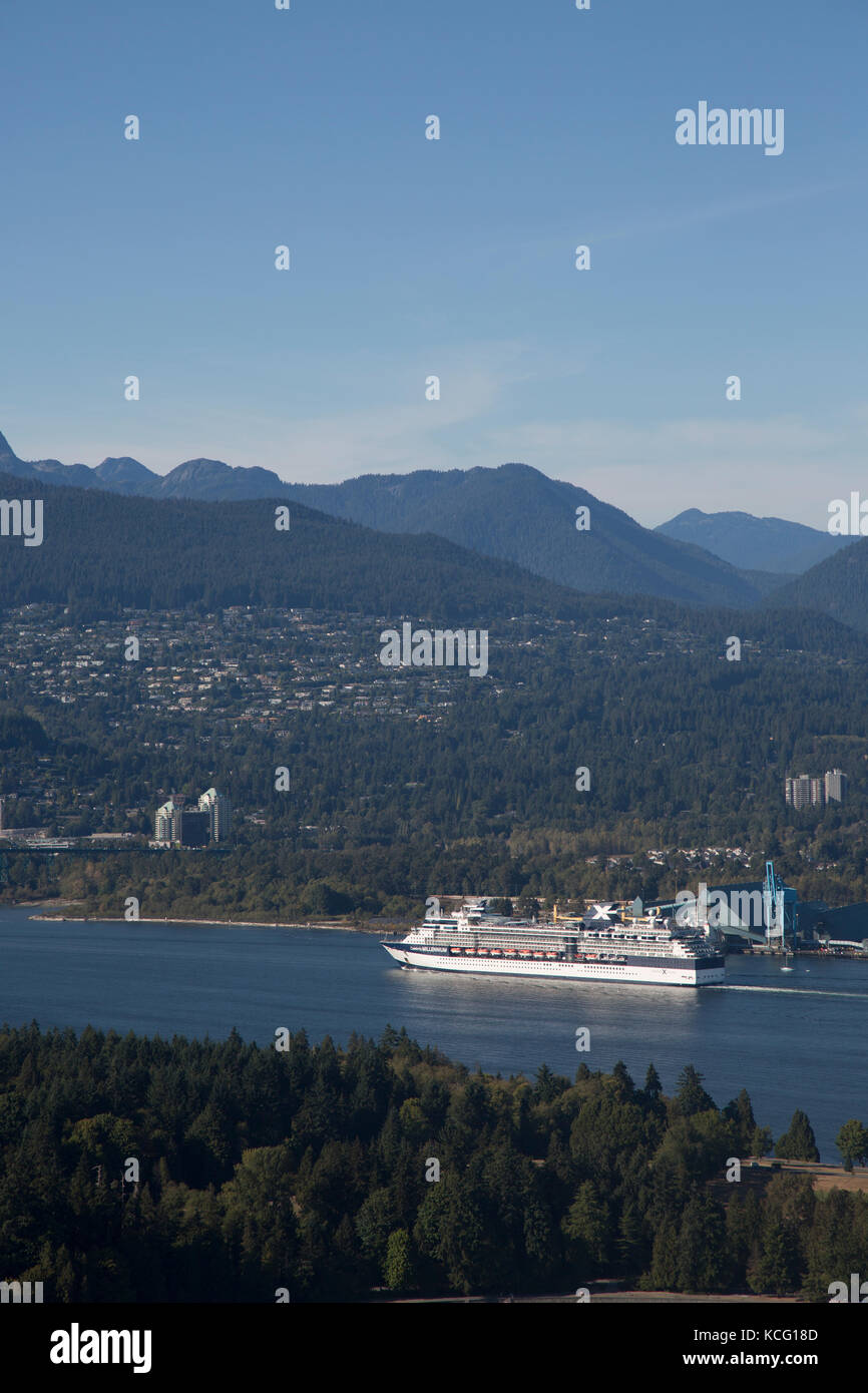 Nordamerika, Kanada, Britisch Kolumbien, Vancouver, hohen Winkel Blick auf Hafen von Vancouver, Stanley Park. Celebrity Cruise Ship, Berühmtheit Stockfoto