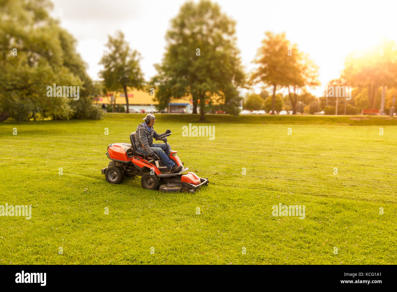 Rasenmäher traktor -Fotos und -Bildmaterial in hoher Auflösung – Alamy
