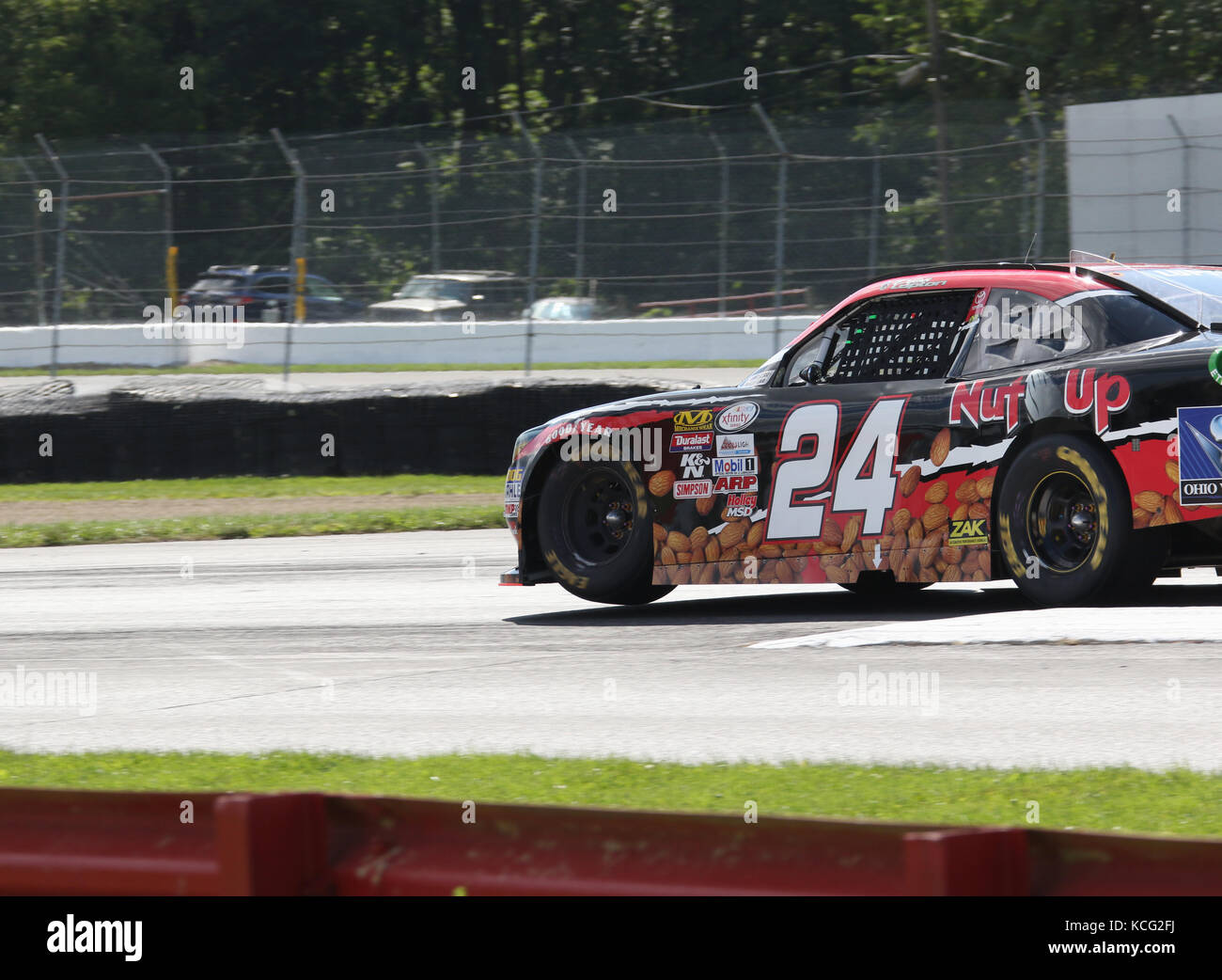Reifen anheben. Dylan Lupton. Auto 24. XFINITY NASCAR Rennen. Mid-Ohio Sports Car Course. Lexington, Mansfield, Ohio, USA. Stockfoto