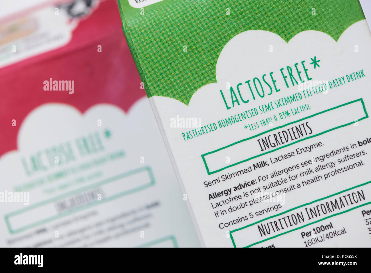 Laktosefreie Milch trinken Karton Etikettierung Stockfoto