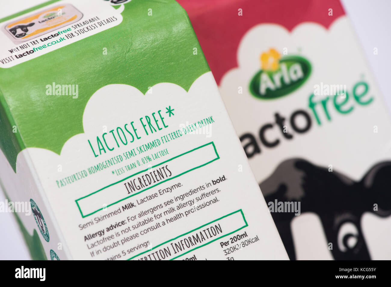 Laktosefreie Milch trinken Karton Etikettierung Stockfoto