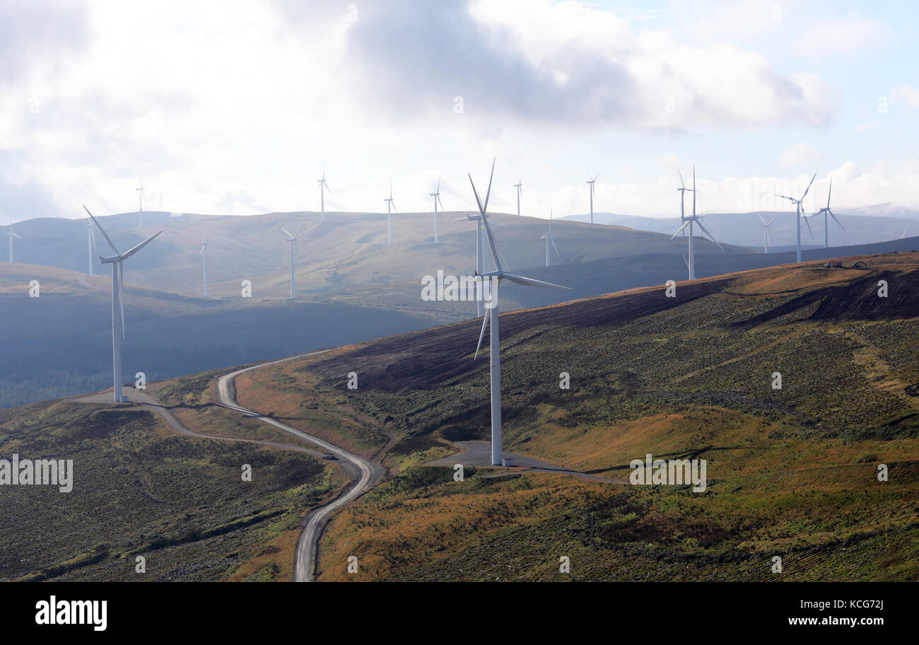 Luftbild des schottischen Windkraftanlagen, westlich der A74, South West Schottland, Großbritannien Stockfoto