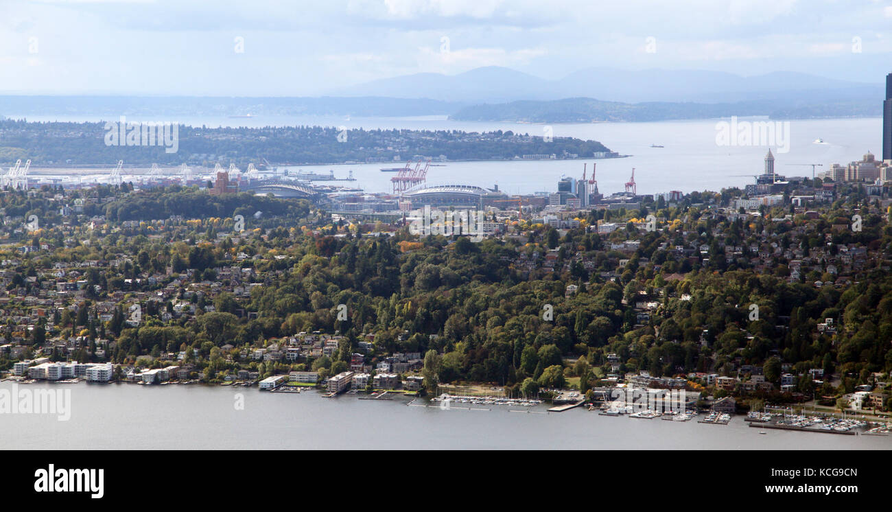 Luftbild von Süden von Seattle über den Lake Washington in Richtung CenturyLink Feld Stockfoto