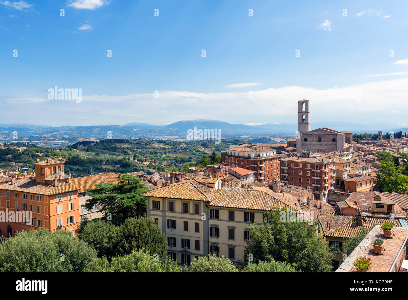 Blick über die Stadt und die Landschaft von den Giardini Carducci, Perugia, Umbrien, Italien Stockfoto