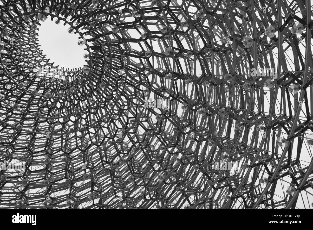 Der bienenkorb Metall Struktur in Kew Botanical Gardens in London. Stockfoto