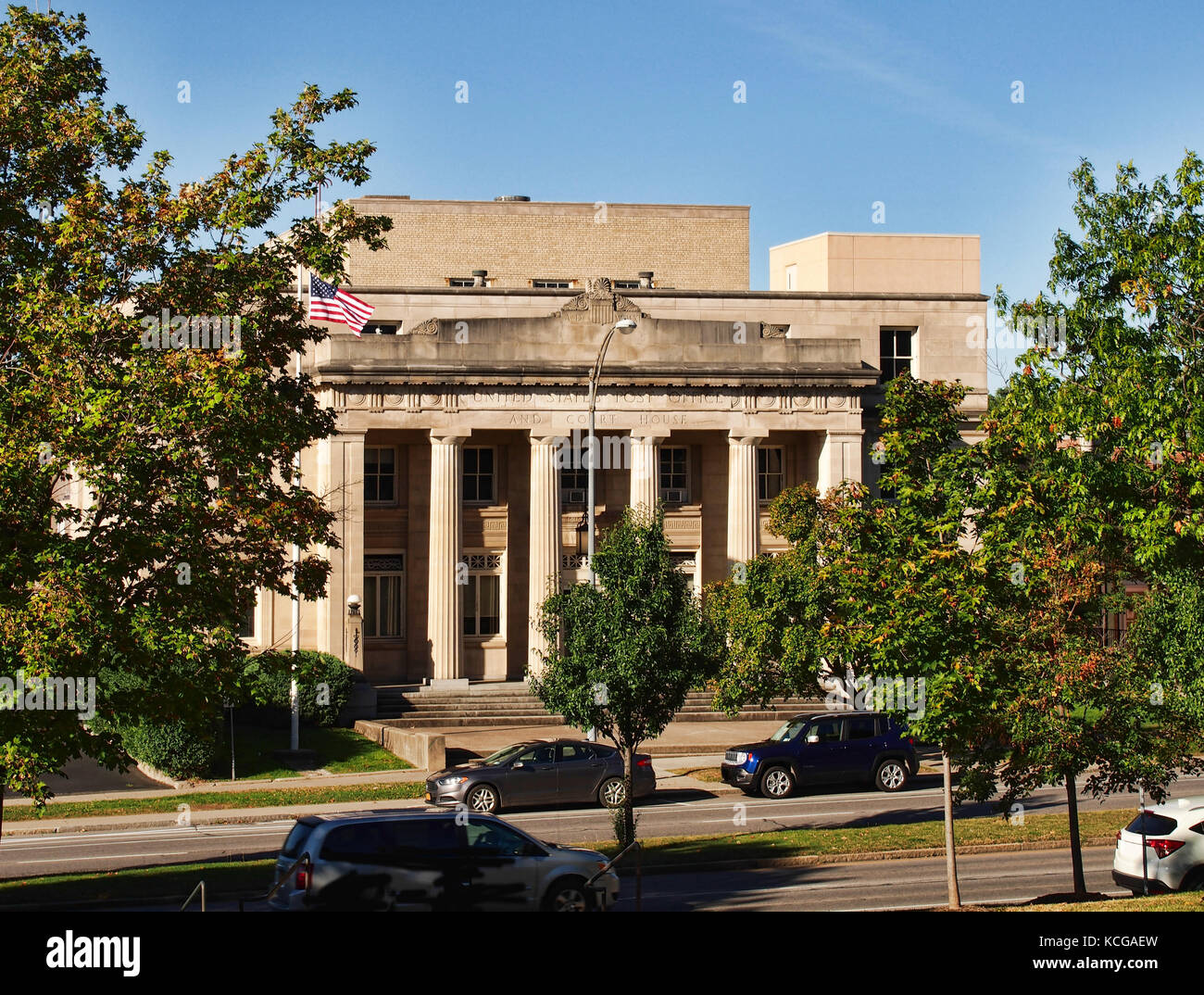 Canandaigua, New York, USA. 3. Oktober 2017. Blick auf die Straße des Canandaigua, New York Post und Gericht Stockfoto