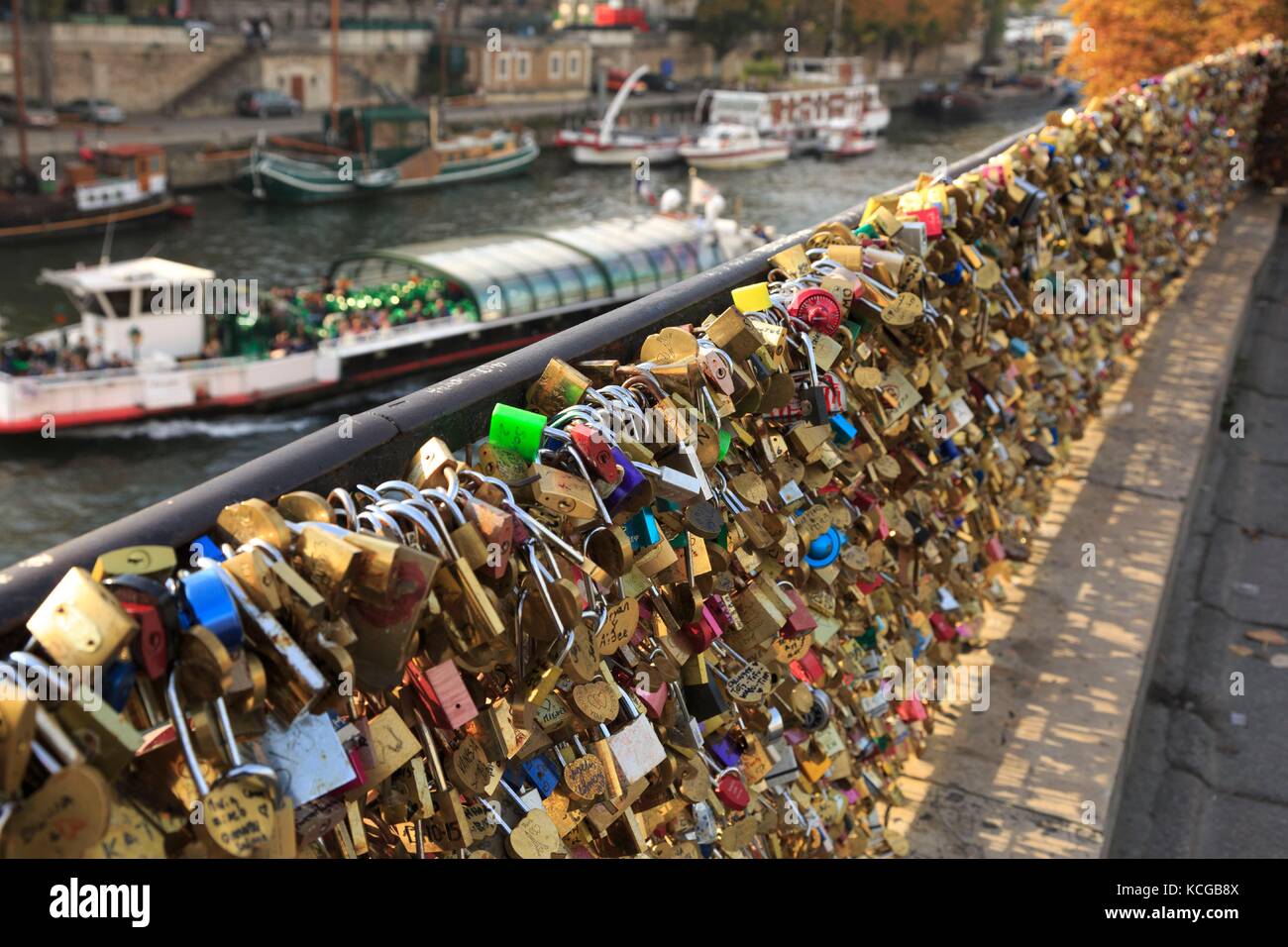 Liebe Locks auf die Pont de l Archeveche", Paris, Frankreich. Stockfoto
