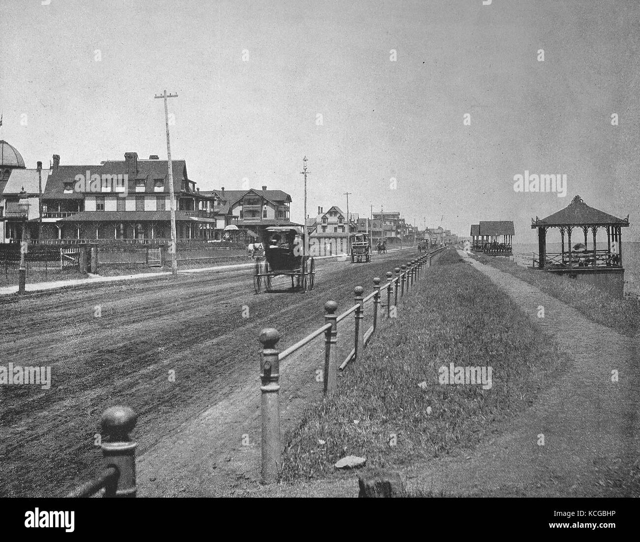 Vereinigte Staaten von Amerika, der Ocean Avenue in Long Branch, ist ein Strand Stadt in Monmouth County, New Jersey, United States, digital verbesserte Reproduktion einer historischen Foto aus dem (geschätzten) Jahr 1899 Stockfoto